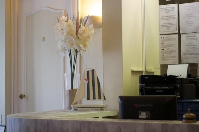 Hôtel Savoy Juan-les-Pins Buitenkant foto